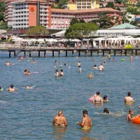 Portorož sprejema tako butični kot masovni turizem s posledicami 
vred, vendar svoji mladini ne ponuja enega mladinskega kluba. 