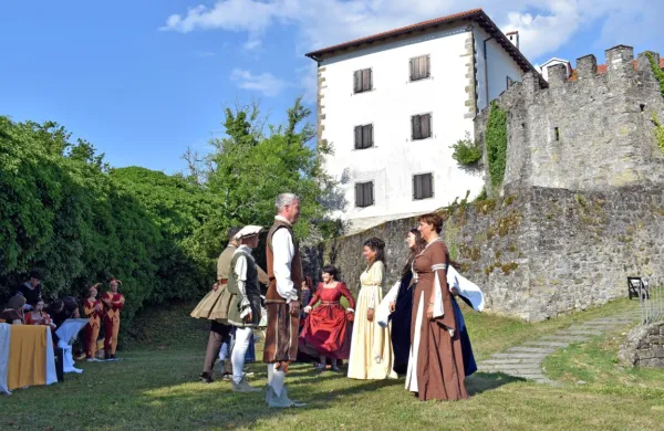 Obiskovalci nedeljske prireditve so vstopili v čas srednjega veka.