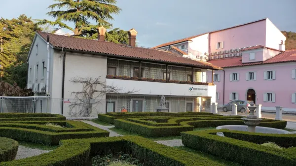 Večinski lastnik KSP bi rad v dogovoru z občino upravo KSP selil  na 
drugo lokacijo, v stavbi ob občinski pa  bi lahko uredili muzej, TIC, 
Oro in sorodne vsebine.