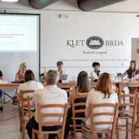 

Predstavniki petih turističnih zavodov so pobudo predstavili na 
Dobrovem.