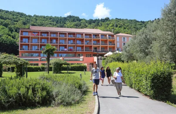 Nepremičnine v kompleksu Salinera je kupila naložbena družba 
Trigal,  letovišče pa bo še vedno upravljala Sava Turizem. 