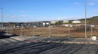 Na zemljišču za ograjo je podjetje Truck terminal predvidelo 301 
parkirno mesto za tovornjake in še deset zabojnikov.