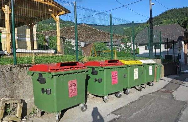 Občani Cerknega bodo v prihodnjih petih letih odplačali 98.000 
evrov dolga od zbiranja odpadkov, proračun občine pa 50.000 
evrov.
