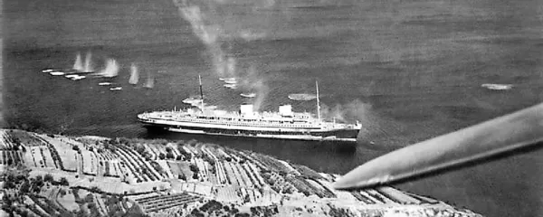 Napad na Rexa. V letih  1933-1935 se je  ponašal z modrim trakom 
za najhitrejše prečkanje Atlantika proti zahodu. Zgradili so ga v   
dveh letih in petih mesecih, krstila  sta ga  italijanska kraljica Elena 
in kralj Viktor Emanuel III. 