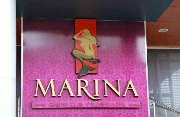 V  klubu Marina na Ajševici   se je  od avgusta 2014 do  januarja 2019  zvrstilo  več kot 400 deklet, ki so 
se ukvarjala   z najstarejšo obrtjo. 