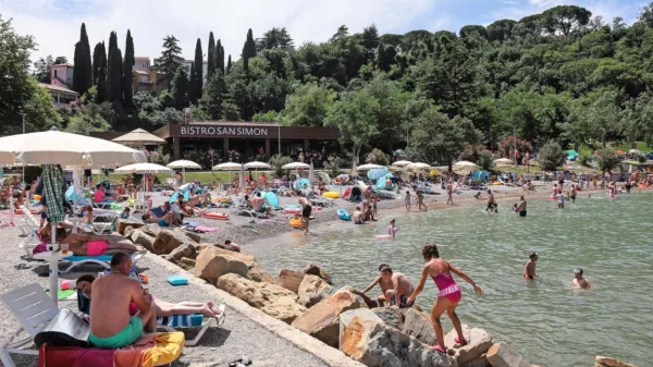 Tako lani kot letos zaradi omejitev pri prehajanju meje Bistričane 
kopalni avtobus vozi v Simonov zaliv (na fotografiji), ne pa v 
priljubljeno Moščeniško Drago.