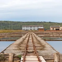 Po tirih se vozički s soljo odpeljejo do pakirnice, od tam pa v 
skladišča soli in do potrošnika. 