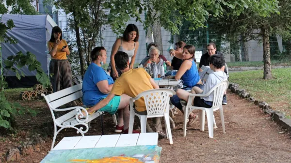 Po več  letih so v dutovskem zavodu Dom na Krasu na praksi gostili 
študente Fakultete za socialno delo, ki so jih varovanci sprejeli z 
navdušenjem.  