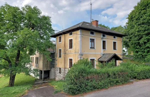 VDC že dolgo skuša gozdarski  objekt prenoviti za potrebe uporabnikov. Če dobijo denar na razpisu, bi zgradili nov center za 22 
oseb v dveh bivanjskih enotah. 