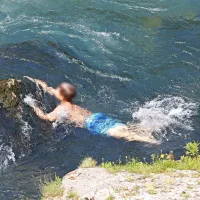 Plavanje v rekah z brzicami in močnimi tokovi je najnevarnejša 
poletna vodna rekreacija.