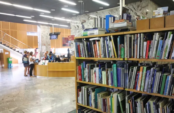 V Goriški knjižnici Franceta Bevka so pripravili poletni bralni izziv 
za vso družino, v katerem bodo tri bralce tudi  nagradili.