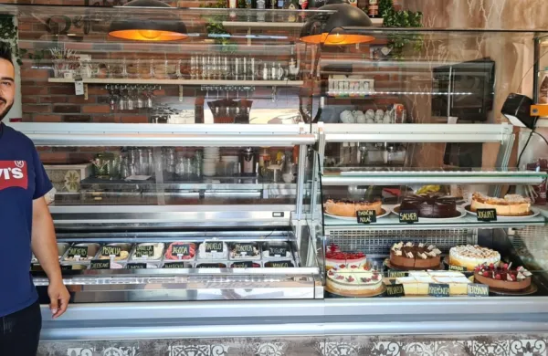 Patrik Babič pravi, da v Refoškoladnici poleg klasičnih sladic in 
sladoledov stavijo na sladke dobrote z okusom  vrhunskih lokalnih 
vin.