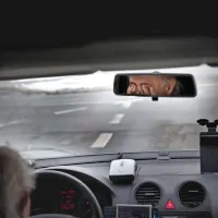 Utrujenost in zaspanost močno povečata možnost za nastanek 
prometne nesreče, zato naj vozniki za volan sedejo spočiti.