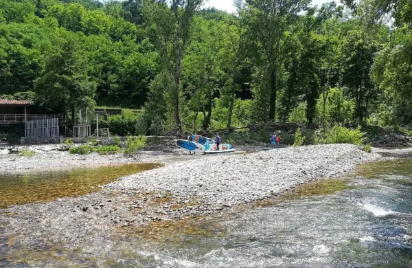 Reka Vipava tudi na Ajdovskem  poleti privabi številne obiskovalce, občina pa zdaj pripravlja odlok o plovnem režimu, ki bo določil pravila. 