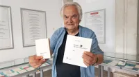 Andrej Medved s svojo prvo pesniško zbirko Toujours de nouveau (Vedno znova) iz leta 1966  in 
 z letošnjo Gubo v očesu (Au but de la nuit)