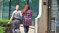Obtožena    Srbkinja je s tožilstvom sklenila sporazum o priznanju 
krivde. Po obravnavi sta jo pravosodni policistki odpeljali nazaj v 
zapor na Igu, kjer  je začela prestajati prisojeno kazen. 