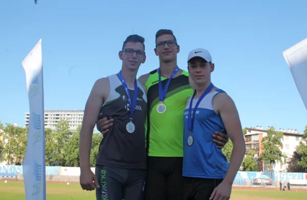  Na tem mestu zmagovalnega odra bi si Kristjana Čeha (v sredini) želeli videti tudi po olimpijski tekmi v Tokiu. Fotografija je z 
državnega prvenstva.