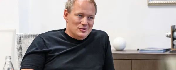 Peter Polič pravi, da Slovenija ponuja  parcialne spodbude predvsem za tuje investicije,  kot denimo za Magno, za  domače 
investicije pa ni kaj veliko posluha.