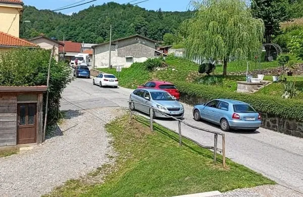 Tudi skozi vas Novokračine je prek vikenda peljalo mnogo 
turistov.