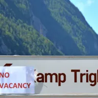 V Trenti je veliko kampov že tako zasedenih, da ne sprejemajo 
novih gostov.