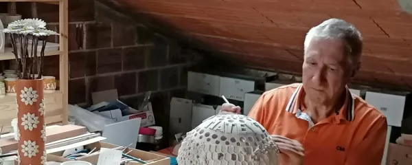 V zadnjem času Božidar Batistič najraje izdeluje krogle.