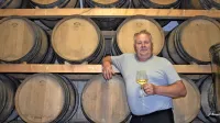 Bogdan Makovec iz Brij  ima v kleti vino tako v  hrastovih kot v 
akacijevih sodih.
