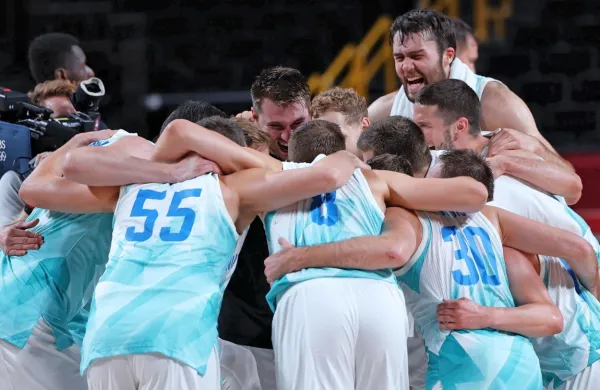 Košarkarji Slovenije so v četrtfinalu olimpijskih iger v Tokiu 
premagali Nemčijo s 94:70.