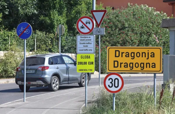 Predsednik KS Sečovlje Denis Fakin ugotavlja, da nekaterih 
slovenskih turistov niti globa 200 evrov ne odvrne od uporabe 
lokalnih cest. 