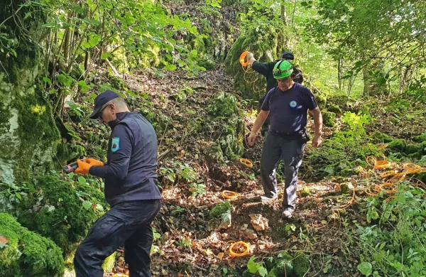 Devet pirotehnikov je v torek dopoldne na Preškem vrhu uničilo 49 
kosov orožja iz prve svetovne vojne.