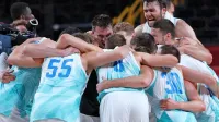Slovenski košarkarji so le še korak oddaljeni od olimpijskega 
odličja