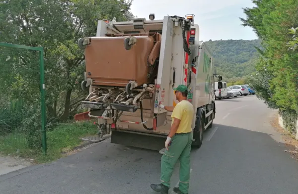 V Kopru in Ankaranu višje položnice za smeti in vodo