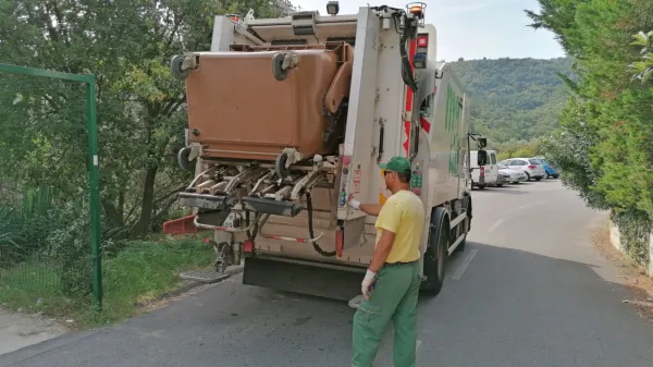 V Kopru in Ankaranu višje položnice za smeti in vodo