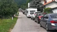 V Novokračinah, Jelšanah in Ilirski Bistrici število vozil štejejo na 
novo nameščeni števci. Foto: Adrijana Janežič