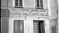 Ker številni domačini niso znali slovensko, je življenje utegnilo biti 
tudi bridko. Dvojezičnost v Piranu leta 1948.