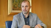 “Industrijski sektor po vsem svetu se močno krepi, ker se krepi 
povpraševanje gospodinjstev in držav zaradi novih naložb,” poudarja Aleš Cantarutti.