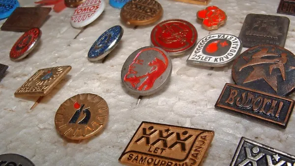 Zbiralo se je domala vse. Značke so bile na posebnem mestu.