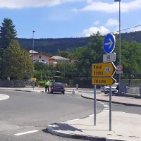 Na bistriškem krožišču pri Spetiču so policisti v smeri proti 
Zabičam spuščali le domačine, za tranzit pa je bila cesta v to smer 
zaprta.