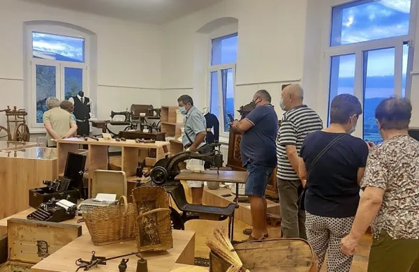 Budanjci so v stari šoli uredili ličen muzej in mladinski klub. 