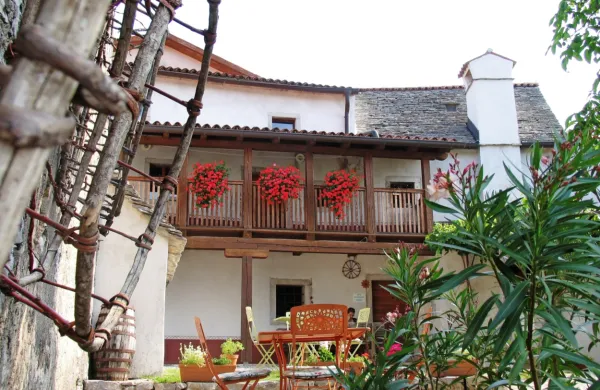 Mladinski hotel Pliskovica je skrb za okolje včeraj kronal z znakom 
zeleni ključ.