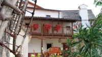 Mladinski hotel Pliskovica je skrb za okolje včeraj kronal z znakom 
zeleni ključ.