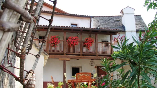 Mladinski hotel Pliskovica je skrb za okolje včeraj kronal z znakom 
zeleni ključ.