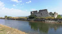 Za ostanke hiš solinarjev na Fontaniggah je čedalje slabše 
poskrbljeno.