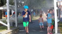 V dneh, ki so pred nami, bomo iskali različne načine osvežitve, 
senco in klimatizirane prostore. Spiti bomo morali dovolj tekočine, še zlasti nealkoholnih in negaziranih pijač.  