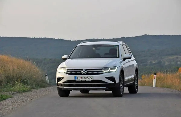 Tiguan je morda trenutno najbolj vsestranski avto v Volkswagnovi 
ponudbi, čeprav ni poceni. Foto: Peter Pirkovič

