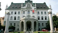 V deželnem  dvorcu v Ljubljani, zgrajenem leta  1902,  je  še danes 
sedež Univerze v Ljubljani.