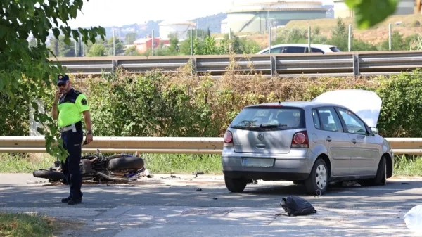 Na stari cesti med Bertoki in Bivjem je okoli 14. ure ugasnilo življenje italijanskega motorista. Foto: Tomaž Primožič/FPA