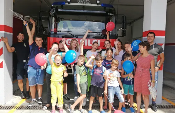 Novogoriški gasilci so otrokom predstavili zanimivosti svojega 
poklica.