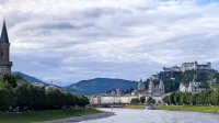 Salzburg, mesto ob reki Salzach, je zraslo na večstoletnem pridobivanju soli in zlata iz rudnikov v okoliških dolinah.