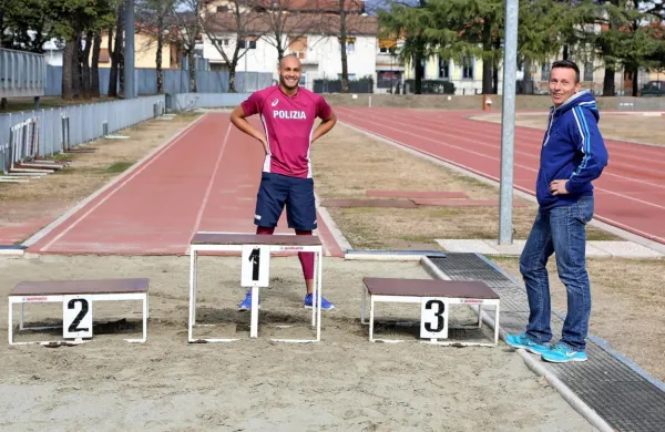 Marcell Jacobs (levo) in trener Paolo Camossi na goriškem 
atletskem stadionu na Rojcah.