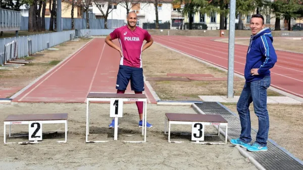 Marcell Jacobs (levo) in trener Paolo Camossi na goriškem 
atletskem stadionu na Rojcah.